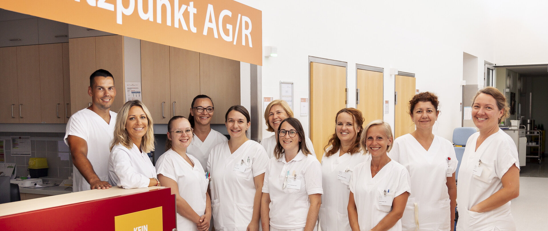 Foto: Sascha Wurzinger Fotografie Gruppenbild der Mitarbeitenden in der AG/R in der Klinik Kittsee