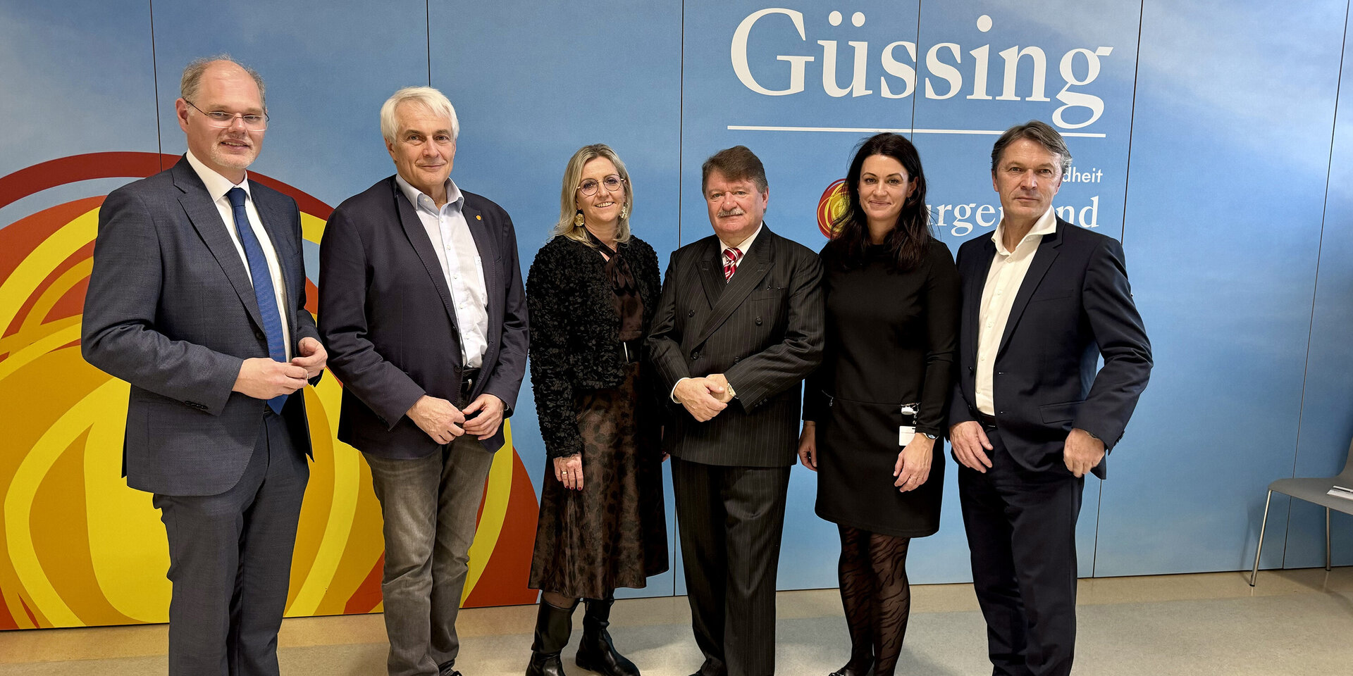 Foto: Gesundheit Burgenland V.l.: Franz Öller (kaufm. GF Gesundheit Burgenland), Stephan Kriwanek (med. GF Gesundheit Burgenland), Bianca Puntigam (Pflegedirektorin Klinik Güssing), Primar Dr. Gerhard Puhr, Jasmin Peischl-Kindler (Assistentin der Klinikleitung Güssing), Erich Willhuber (Ärztl. Direktor Klinik Güssing)