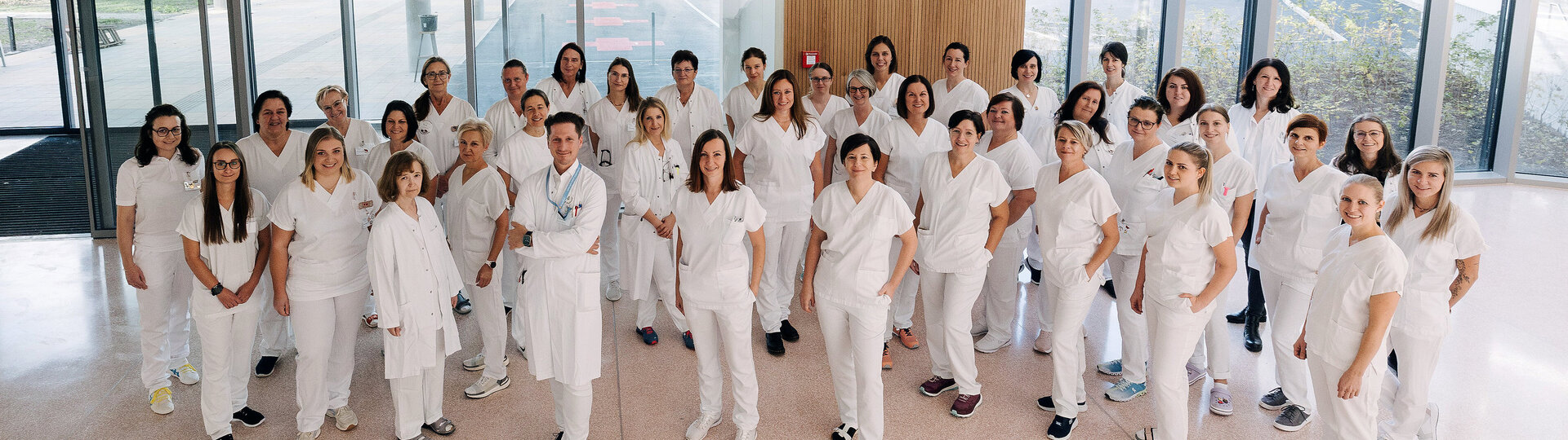 Gruppenfoto Abteilung Kinder- und Jugendheilkunde mit Neonatologie in Oberwart