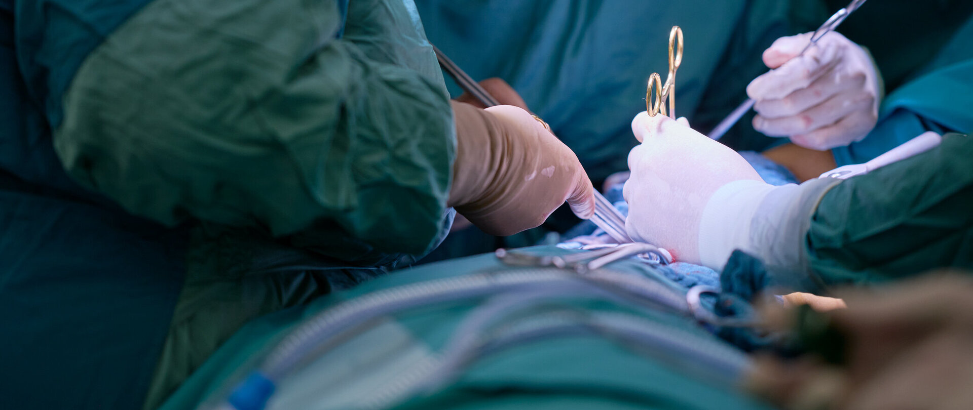 Foto: Gesundheit Burgenland/Messenbäck Am OP-Tisch