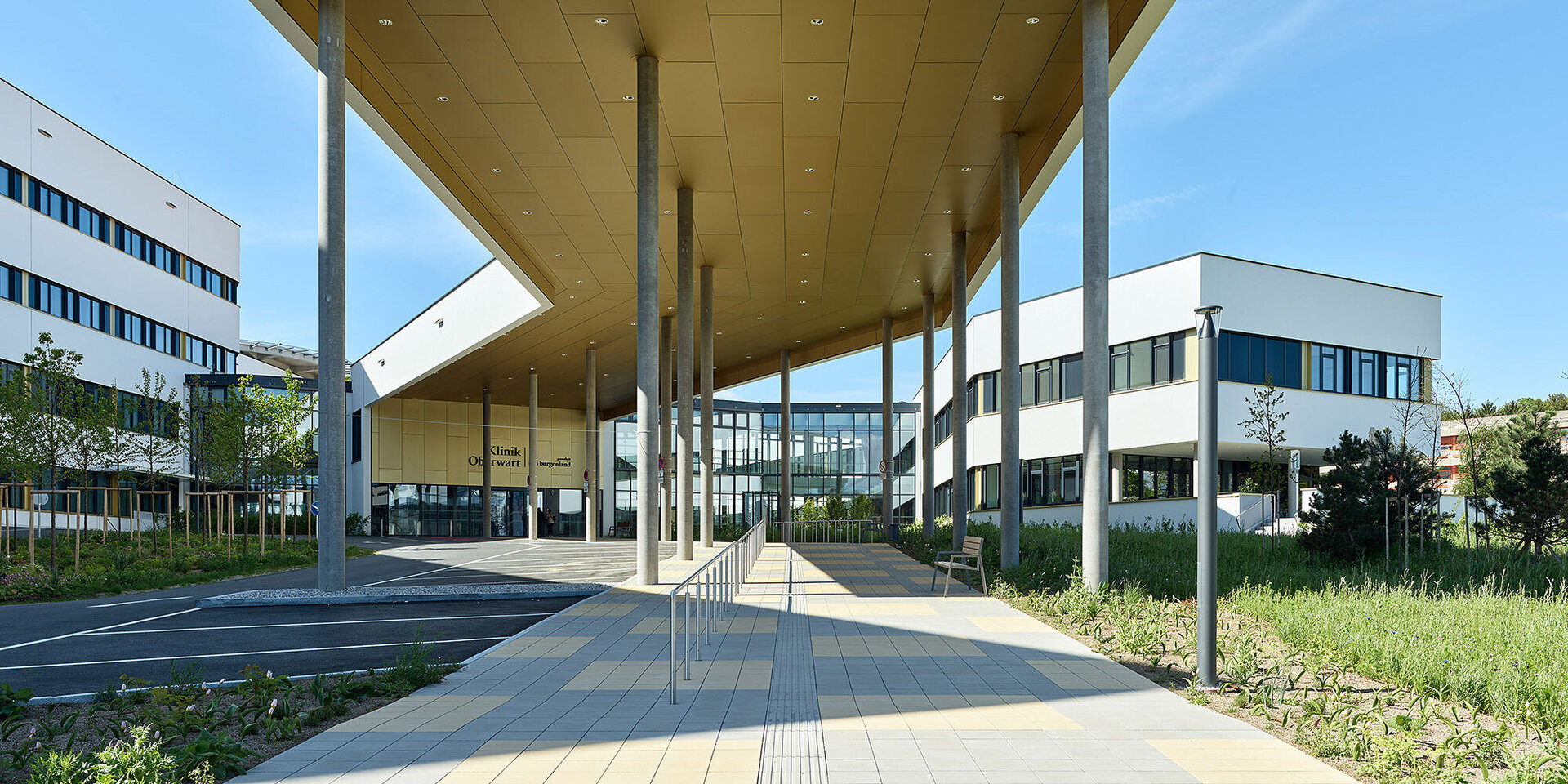 Foto: Gesundheit Burgenland/Muik Die Klinik Oberwart von vorne